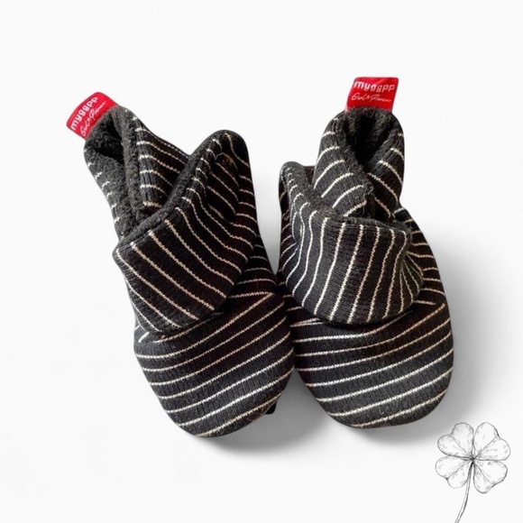 Black and White Striped Baby Booties - Picture 1 of 2